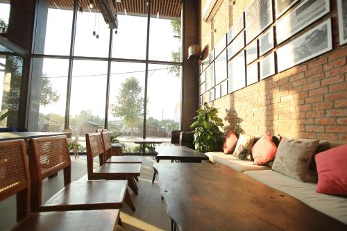 Kingsales Hotel in Thanh Hoá / Sầm Sơn Beach Kingsales Hotel in Thanh Hoá / Sầm Sơn Beach