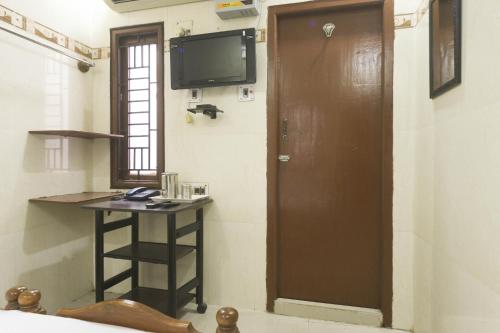 This photo about SPOT ON 49443 Universal Inn shared on HyHotel.com