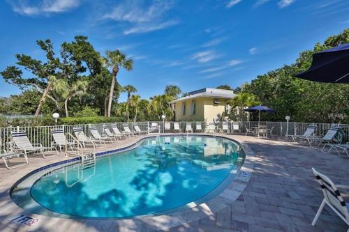 Swimming pool, Beach Castle #18 in Longboat Key (FL) Swimming pool, Beach Castle #18 in Longboat Key (FL)