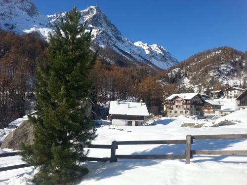 This photo about Les Maisonnettes shared on HyHotel.com