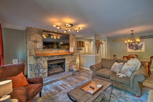 Ski-In and Ski-Out West Dover Condo with Deck! West Dover 