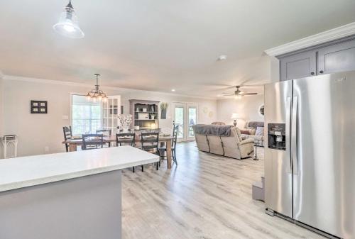 Waterfront Lake Sinclair Home with Boat Dock! in Milledgeville (GA) Waterfront Lake Sinclair Home with Boat Dock! in Milledgeville (GA)
