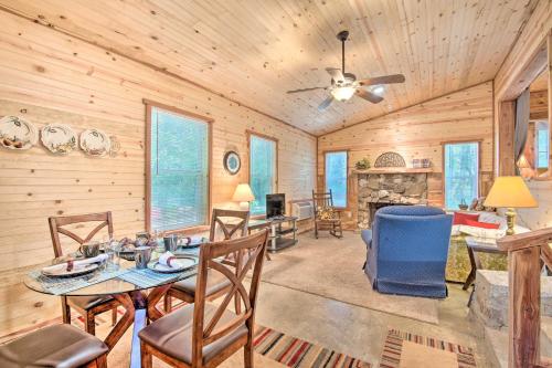 Updated Cabin with Porch, Mins to Cossatot River in De Queen Updated Cabin with Porch, Mins to Cossatot River in De Queen
