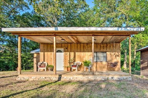 Updated Cabin with Porch, Mins to Cossatot River in De Queen Updated Cabin with Porch, Mins to Cossatot River in De Queen