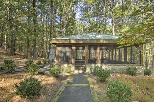 Couples Cabin - 5 Mi to DT Berkeley Springs! in Berkeley Springs (WV) Couples Cabin - 5 Mi to DT Berkeley Springs! in Berkeley Springs (WV)