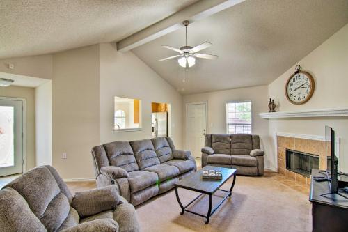 Pet-Friendly Lubbock Home with Yard - 6 Mi to TTU in Lubbock Pet-Friendly Lubbock Home with Yard - 6 Mi to TTU in Lubbock