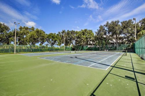 Oceanview Tierra Verde Escape with Balcony and Pool! in Tierra Verde (FL) Oceanview Tierra Verde Escape with Balcony and Pool! in Tierra Verde (FL)
