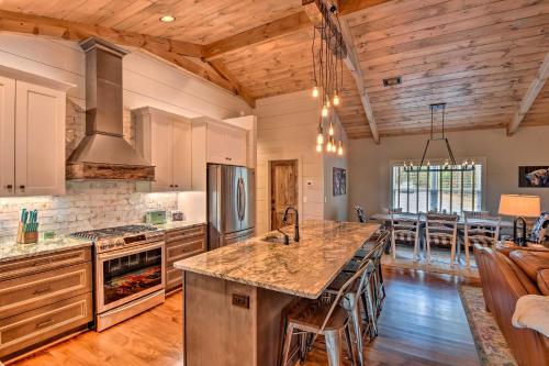 Cork and Creek Cottage with Mtn and Pasture Views! in East Ellijay (GA) Cork and Creek Cottage with Mtn and Pasture Views! in East Ellijay (GA)