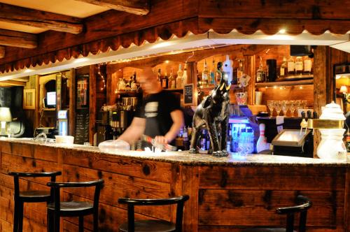 Food and beverages, Le Cheval Blanc - Village Montana in Val Thorens Food and beverages, Le Cheval Blanc - Village Montana in Val Thorens
