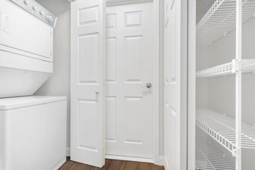 在meiguo.com看到的Global Luxury Suites at Jersey City Waterfront的介绍图片