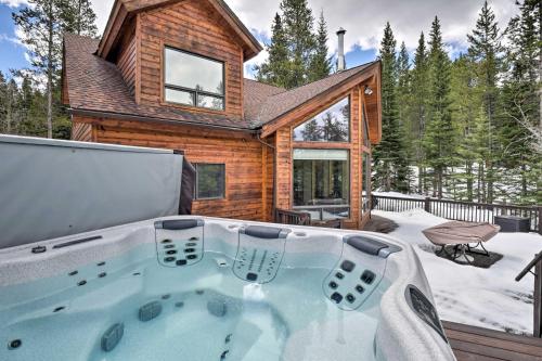 Home with Deck, 3 Mi to Main St Breck and Ski Resort! in แซลลี บาร์เบอร์ Home with Deck, 3 Mi to Main St Breck and Ski Resort! in แซลลี บาร์เบอร์