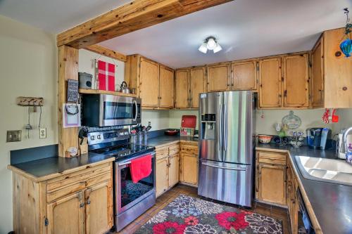 Cozy Home with Deck and Mountain Views, Walk to Casinos in Central City (CO) Cozy Home with Deck and Mountain Views, Walk to Casinos in Central City (CO)