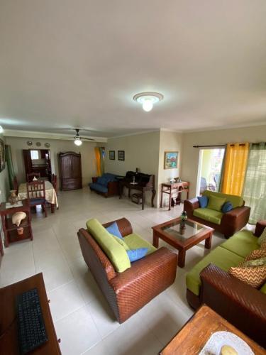 Hôtel Spacious Apartment Near Of It All