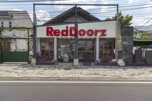 Hotel RedDoorz Plus @ Flory Hotel Yogyakarta