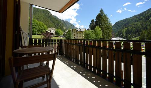 Balcony/terrace, Albergo Alpenrose Ski&Bike Mountain Hotel in Gressoney-Saint-Jean Balcony/terrace, Albergo Alpenrose Ski&Bike Mountain Hotel in Gressoney-Saint-Jean