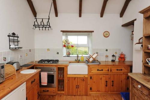 Red Stonecutters Cottage, Doolin in Doonnagore Red Stonecutters Cottage, Doolin in Doonnagore