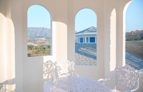 Balcony/terrace, Prim's Cottage Khaokho พริม คอทเทจ เขาค้อ วัดผาซ่อนแก้ว near Jolly Land Starlight Amphitheater Balcony/terrace, Prim's Cottage Khaokho พริม คอทเทจ เขาค้อ วัดผาซ่อนแก้ว near Jolly Land Starlight Amphitheater