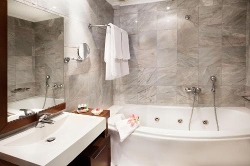 화장실, Arni Hotel Domotel in 카디차 화장실, Arni Hotel Domotel in 카디차