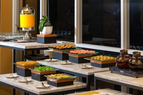 Alimentos e Bebidas, Hotel Santika Pasir Koja Bandung in Bandung Alimentos e Bebidas, Hotel Santika Pasir Koja Bandung in Bandung