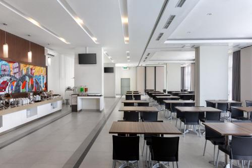 Restaurant, Amaris Hotel Slipi in Slipi Restaurant, Amaris Hotel Slipi in Slipi