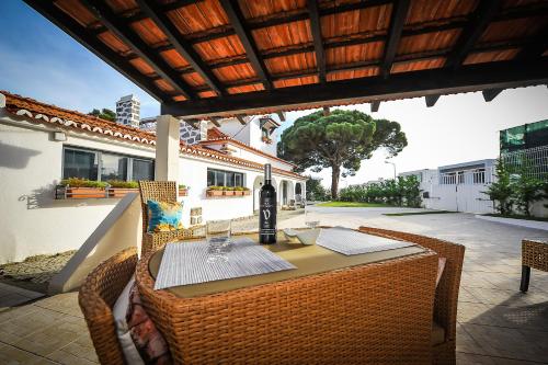 Santo António's Guesthouse (Santo Antonio's Guesthouse) in Alcabideche Santo António's Guesthouse (Santo Antonio's Guesthouse) in Alcabideche