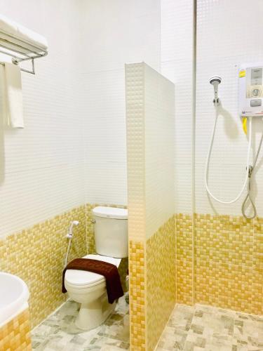 Bathroom, อันตงเพลส Anton place in Chai Prakan Bathroom, อันตงเพลส Anton place in Chai Prakan