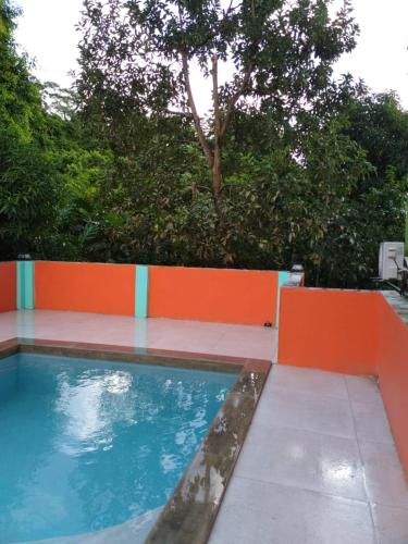 בריכת שחיה, Bougainvillea Apartments in קסטרייס בריכת שחיה, Bougainvillea Apartments in קסטרייס