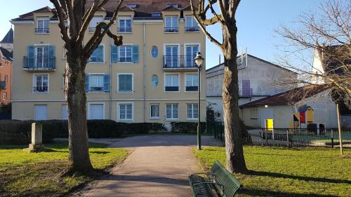 Exterior view, Residence Dalimier #hypercentre# in Corbeil-Essonnes Exterior view, Residence Dalimier #hypercentre# in Corbeil-Essonnes