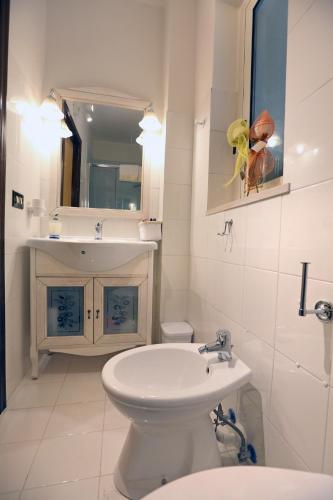 Bathroom, LA DIMORA DI MINERVA in Minervino Murge Bathroom, LA DIMORA DI MINERVA in Minervino Murge