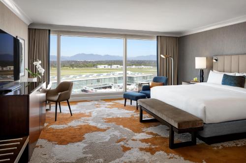 Fairmont Vancouver Airport In-Terminal Hotel in Richmond (BC) Fairmont Vancouver Airport In-Terminal Hotel in Richmond (BC)