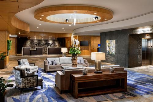 大厅, 温哥华机场航站楼费尔蒙酒店 (Fairmont Vancouver Airport In-Terminal Hotel) in 里奇蒙德(BC) 大厅, 温哥华机场航站楼费尔蒙酒店 (Fairmont Vancouver Airport In-Terminal Hotel) in 里奇蒙德(BC)