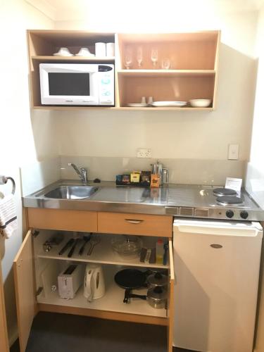 Kitchen, Harbour City Motor Inn in Tauranga Kitchen, Harbour City Motor Inn in Tauranga