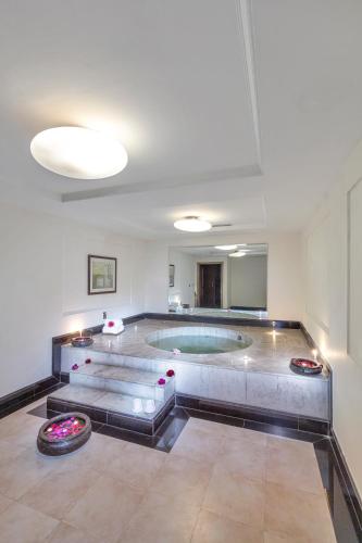 سبا, كلوب ماهيندرا وايت ميدوز منالي (Club Mahindra White Meadows Manali) in Naggar سبا, كلوب ماهيندرا وايت ميدوز منالي (Club Mahindra White Meadows Manali) in Naggar