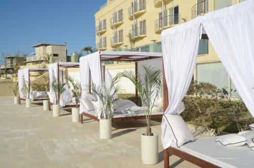 Erkély/terasz, E-Hotel Larnaca Resort & Spa in Perivolia Erkély/terasz, E-Hotel Larnaca Resort & Spa in Perivolia