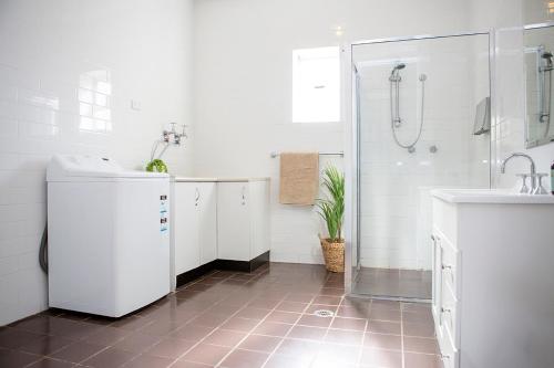 Bathroom, Revive Central Apartments in Temora Bathroom, Revive Central Apartments in Temora