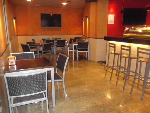 Паб/Коктейль-бар, Hostal Cafeteteria Goya in Барбастро Паб/Коктейль-бар, Hostal Cafeteteria Goya in Барбастро