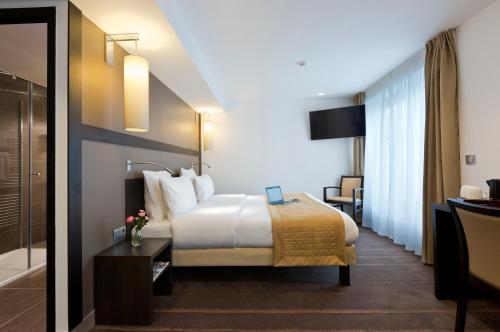 Simon's Boutique Hotel near Château Rouge Metro Station Simon's Boutique Hotel near Château Rouge Metro Station