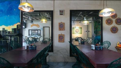 Bar/lounge, RedDoorz Plus @ Lagoon Resort Zambales near Mount Cinco Picos Bar/lounge, RedDoorz Plus @ Lagoon Resort Zambales near Mount Cinco Picos