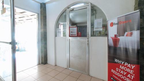 Лобби, RedDoorz Plus @ Lagoon Resort Zambales in Субик (Замбалес) Лобби, RedDoorz Plus @ Lagoon Resort Zambales in Субик (Замбалес)
