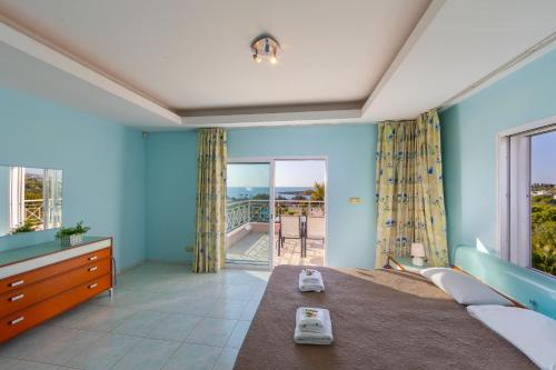 شرفة/ تراس, Villa Coral Bay View, walking distance to the beach! in بييا شرفة/ تراس, Villa Coral Bay View, walking distance to the beach! in بييا