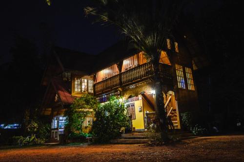 Exterior view, Crossroads house in Mae Hong Son Exterior view, Crossroads house in Mae Hong Son