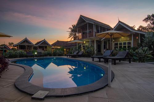 Swimming pool, Tetebatu Flush Harmony in Sikur Swimming pool, Tetebatu Flush Harmony in Sikur