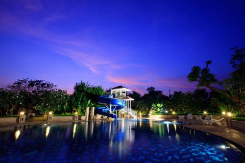 Swimming pool, Chawalun Resort in Nakhon Pathom Swimming pool, Chawalun Resort in Nakhon Pathom