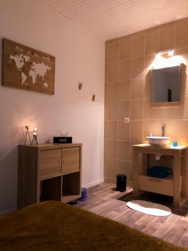 Létesítmények, chambre double avec salle de bain privative in Cognac Létesítmények, chambre double avec salle de bain privative in Cognac