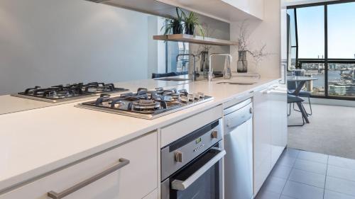 Kitchen, Oaks Melbourne on William Suites in Melbourne Kitchen, Oaks Melbourne on William Suites in Melbourne
