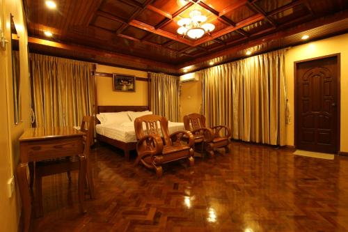 Hundred Moon Hotel