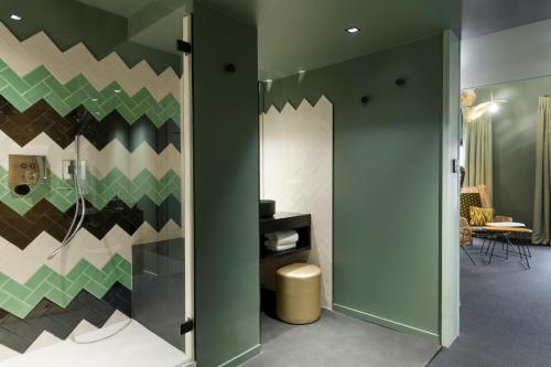 Bathroom, MiHotel Tour Rose in 5e arrondissement Bathroom, MiHotel Tour Rose in 5e arrondissement