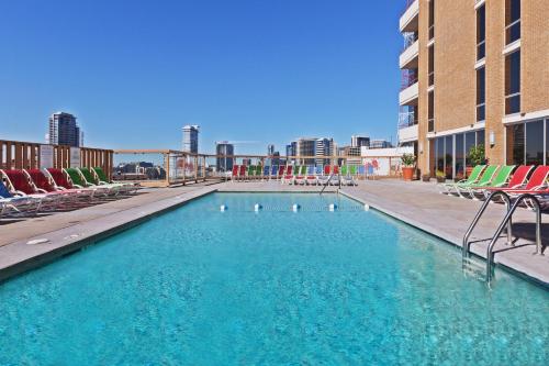 Swimming pool, Crowne Plaza Dallas Downtown by IHG in Dallas (TX) Swimming pool, Crowne Plaza Dallas Downtown by IHG in Dallas (TX)