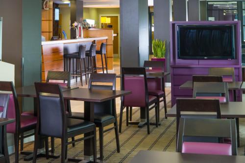 Tesis özellikleri, Holiday Inn Express - Glasgow - City Ctr Riverside near Insan Sarayı ve Kış Bahçeleri Tesis özellikleri, Holiday Inn Express - Glasgow - City Ctr Riverside near Insan Sarayı ve Kış Bahçeleri