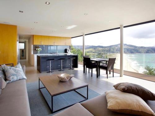 Паб/Коктейль-бар, The Lookout - Tairua Holiday Home in Тайруа Паб/Коктейль-бар, The Lookout - Tairua Holiday Home in Тайруа